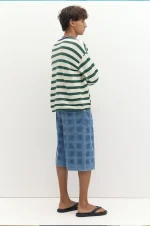 Bermuda in denim con stampa laser stile skater (3)