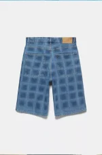 Bermuda in denim con stampa laser stile skater (8)