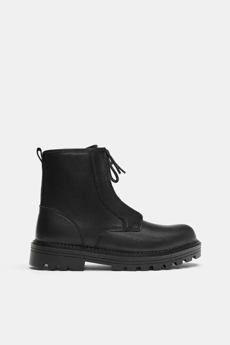 Botas acordonadas piel.webp Botas acordonadas piel.webp