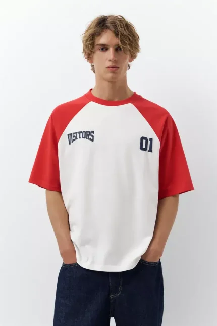 Camiseta manga raglan Visitors 1.webp