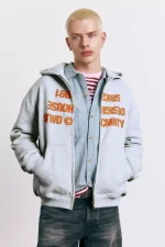 Sudadera capucha cremallera texto 1.webp