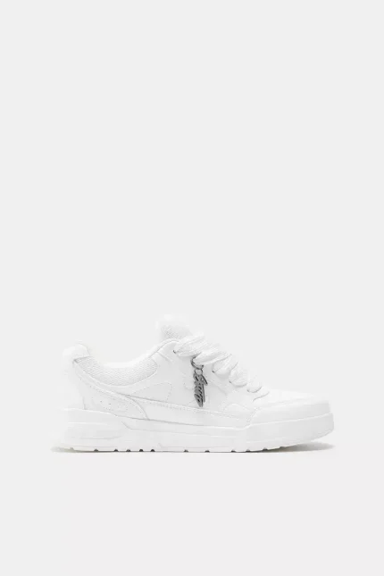 Zapatillas de skate adornadas de STWD.webp