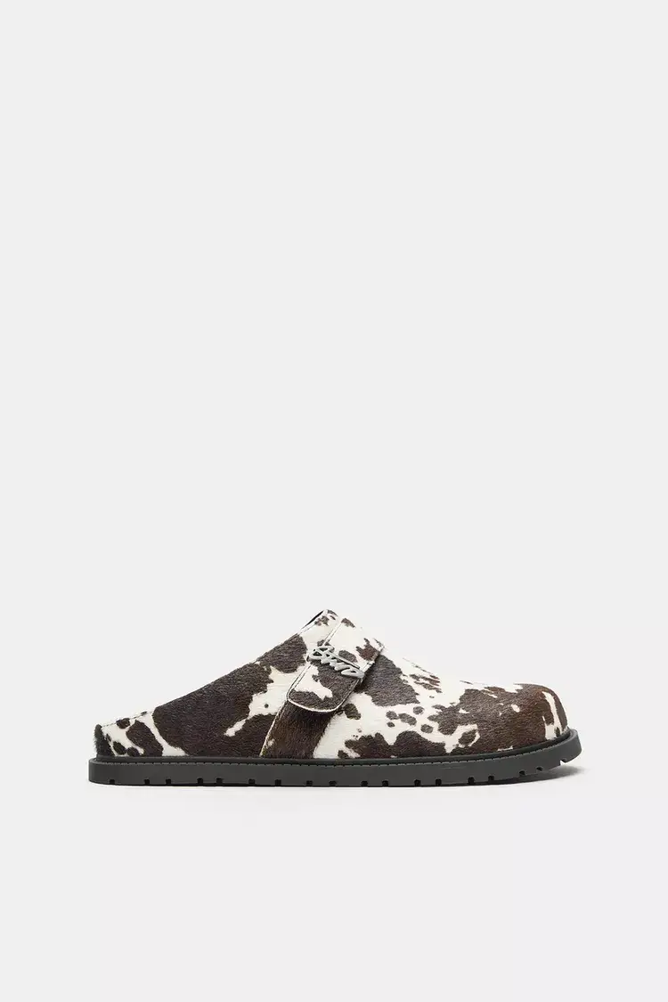 Zuecos de piel de vaca STWD.webp Zuecos de piel de vaca STWD.webp